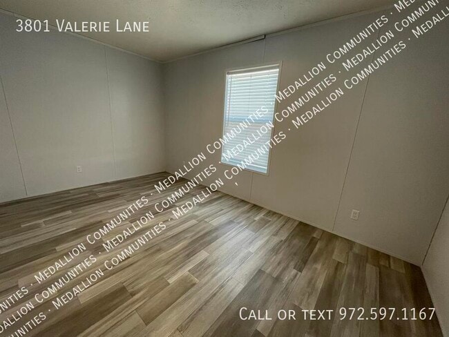 Building Photo - 3801 Valerie Ln