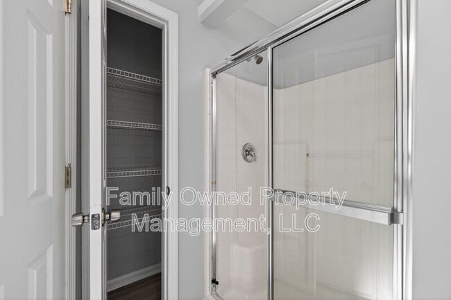 Building Photo - 123 Thousand Oaks Cir