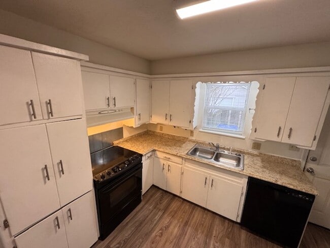 Building Photo - 2 bed one bath, great outdoor features, great location close to all Norman has to offer!