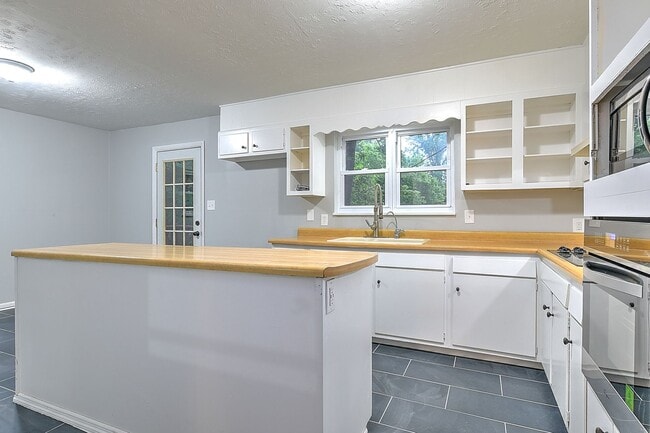 Building Photo - 680 Elk Dr