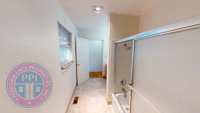 Building Photo - lac831