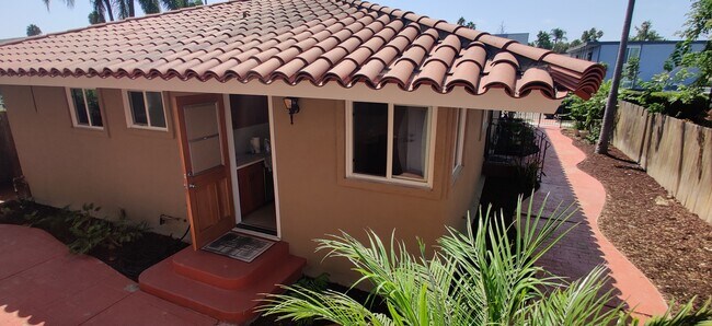 Building Photo - 6216 Stanley Ave