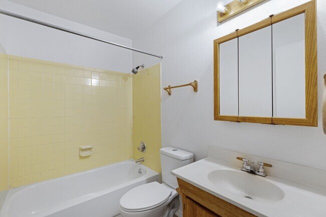 Building Photo - 3 bedroom home in Quail Meadows for rent