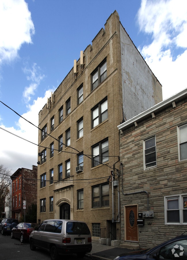 Building Photo - 100 Beacon Ave