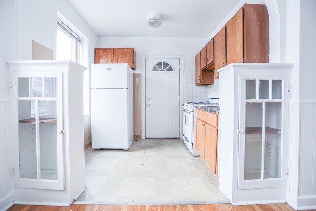 Building Photo - 4726 W Addison St