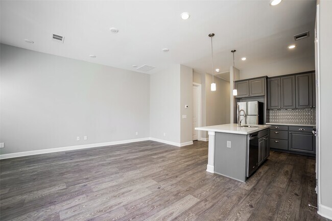 Building Photo - 5110 Royal Heath Dr