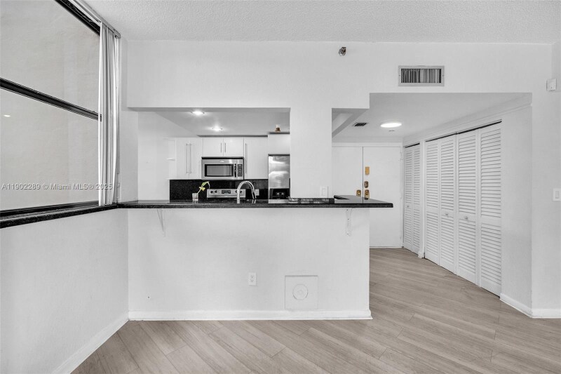 Building Photo - 1470 NE 123rd St