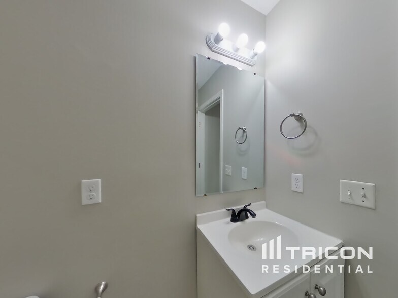 Building Photo - 3633 Crowders View Dr