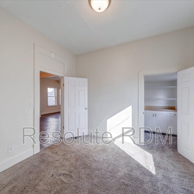 Building Photo - 1154 Villa Ave