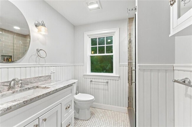 Building Photo - 1552 Kingstown Rd