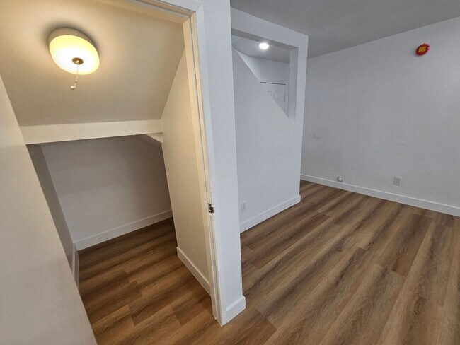 Building Photo - 245 E Ave 38