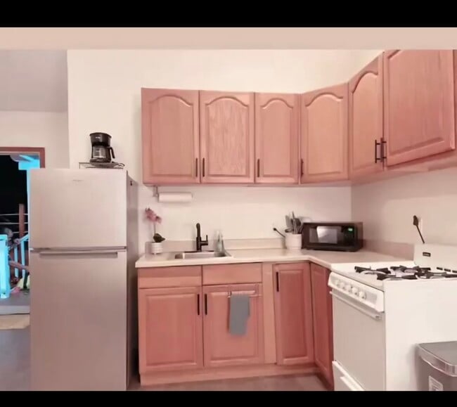 Building Photo - 236 Waena St