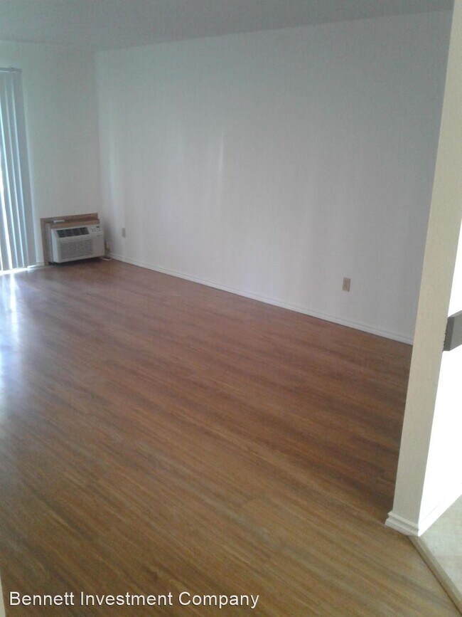 Building Photo - 1019 Pomona St W