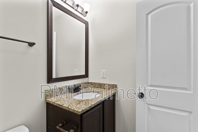 Building Photo - 634 Pine Lilly Dr
