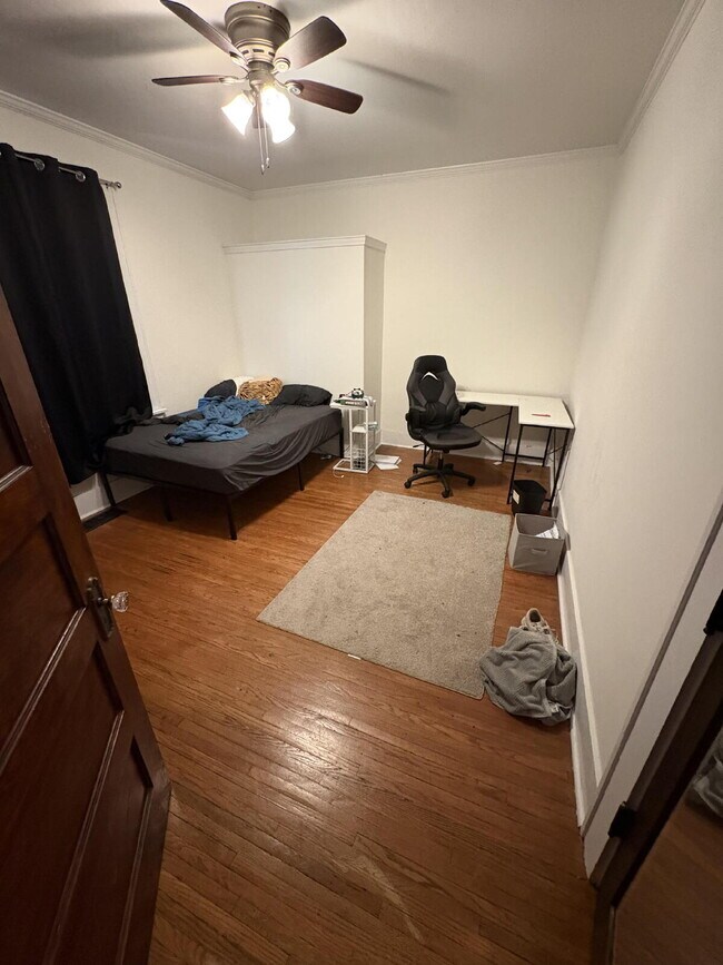 Building Photo - 4 Bed House Available!