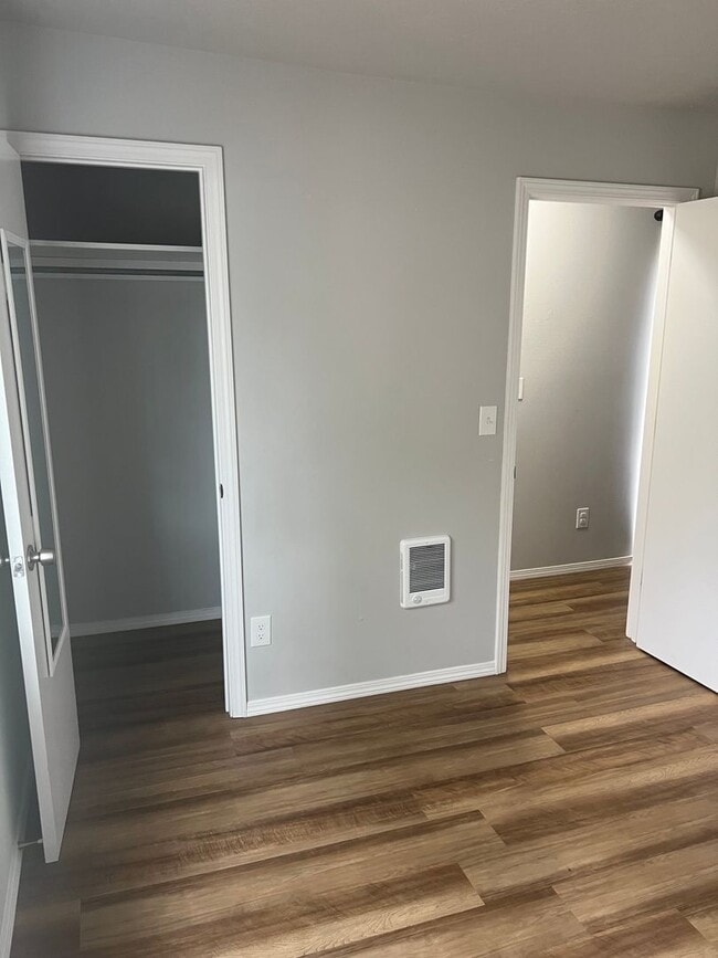 Building Photo - "PENDING APPLICATION" Charming 1 Bed/ 1 Bath Home with Large Yard