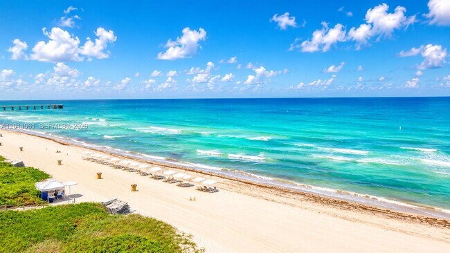 Building Photo - 15901 Collins Ave
