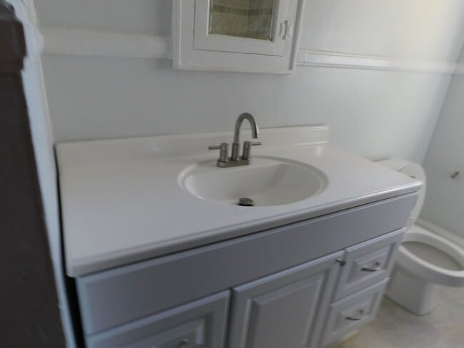 Building Photo - 2 Bedroom on Toombs