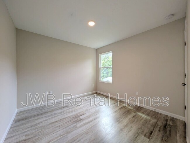 Building Photo - 8936 Cocoa Ave