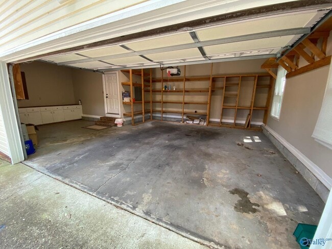 Building Photo - 10103 Shadow Wood Dr SE