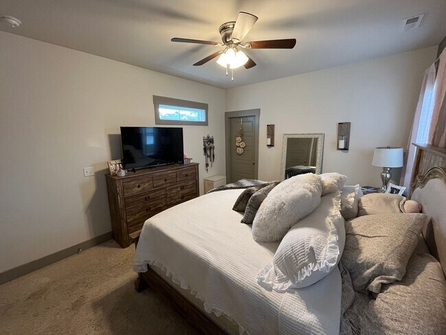 Building Photo - **OFFERING WAIVED APPLICATION FEES & $150 ...