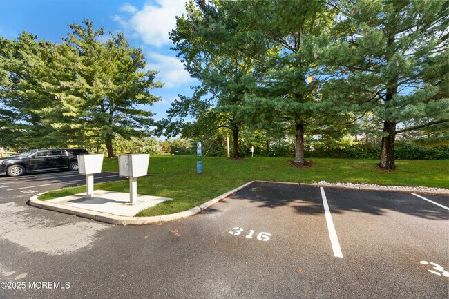 Building Photo - 316 Tulip Ln