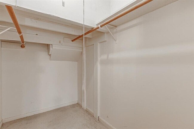 Building Photo - 6831 Reed Rd