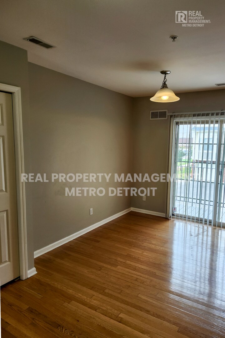 Building Photo - 1386 Raliegh Pl