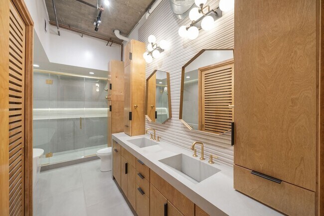 Building Photo - 505 Bastrop St