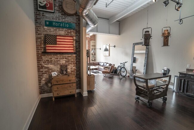 Building Photo - Beautiful 2 bedroom/2 bathroom loft with exposed brick, steel beams and hand scrapped wood floors.