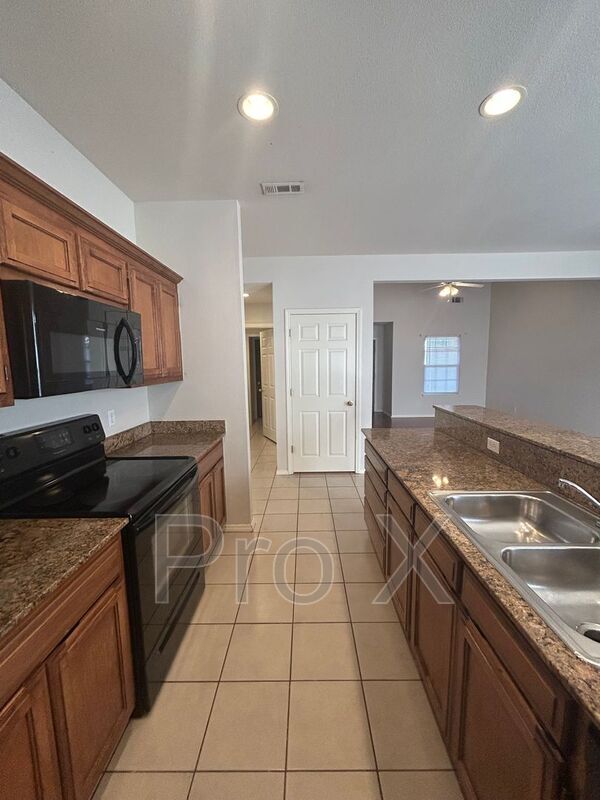 Building Photo - 3005 SW Amberwood Ave