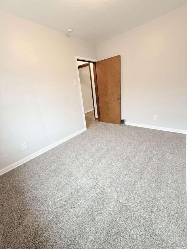 Building Photo - Updated 2BD 1BA Single Family House in Brackenridge!