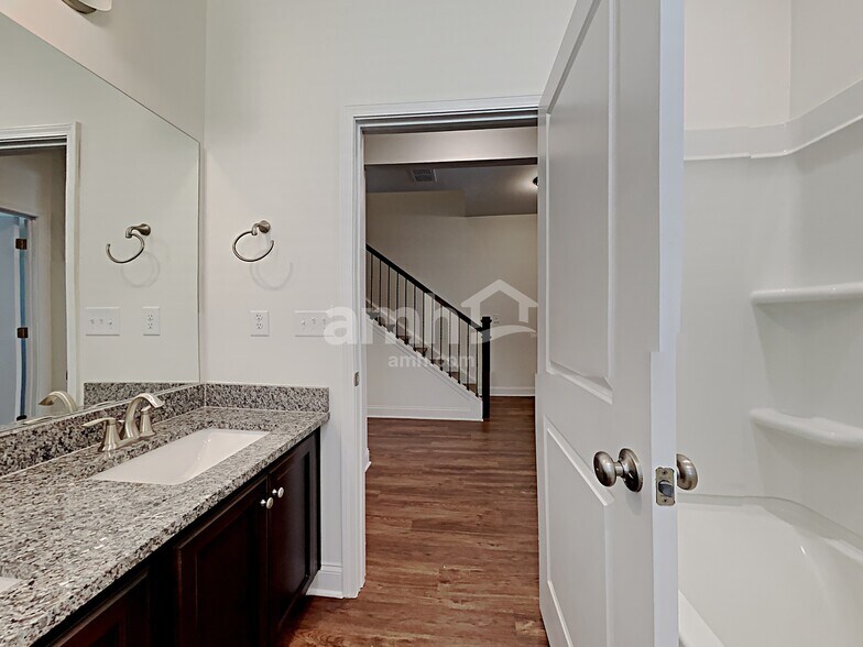 Building Photo - 7071 Creeksong Dr