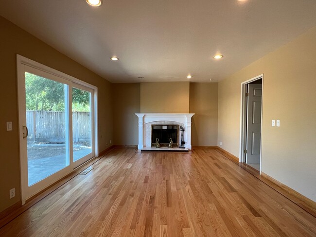 Building Photo - 6556 Idlebrook Ct
