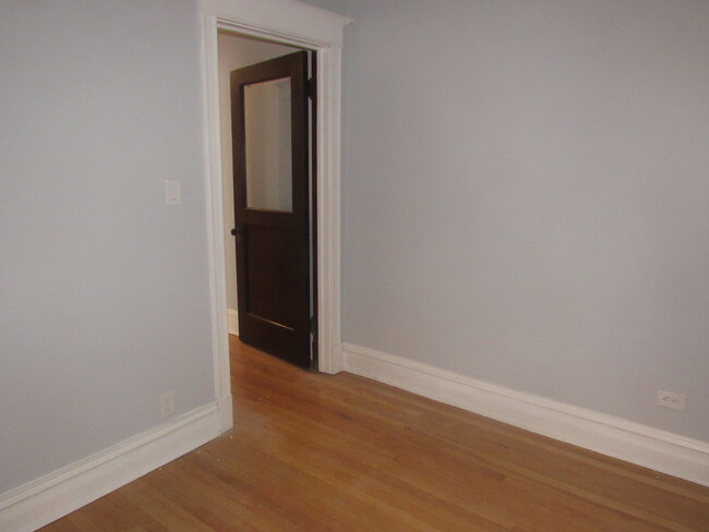 Building Photo - 7119 S Eberhart Ave