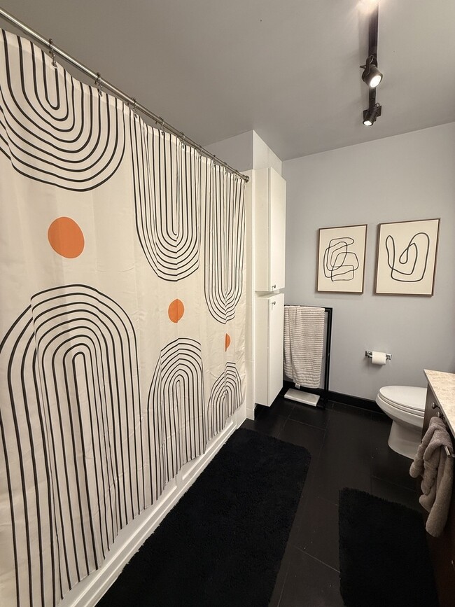 Building Photo - 235 W Van Buren St