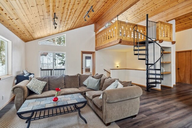 Building Photo - Spacious Prosser Lakeview Estates Long Term Rental