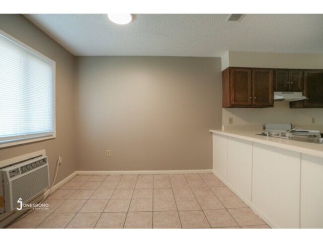 Building Photo - Lakewood Apartments: Premium location