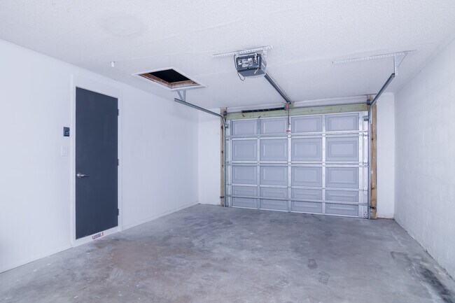 Building Photo - 6443 Lomand Ave