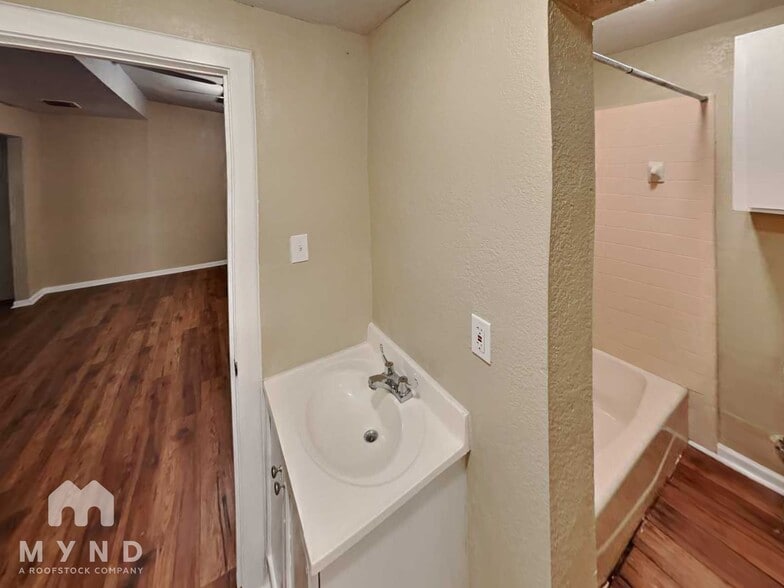 Building Photo - 4809 Jo Ann St