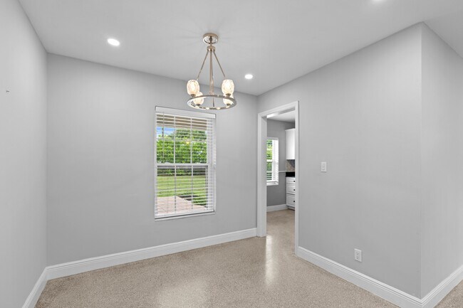Building Photo - 259 Bloomfield Dr