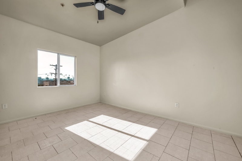 Building Photo - 5869 S Figueroa St