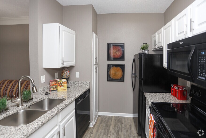 2BR, 2BA / Norway - 1084 SF - Park at Eagle Creek