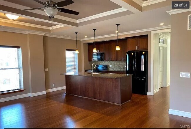 Building Photo - 517 Riverside Dr