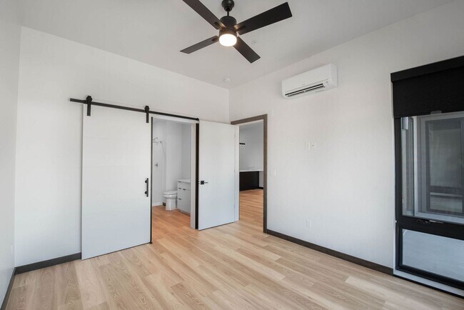 Building Photo - Modern Midtown Living | 2 Bed, 2 Bath Near...