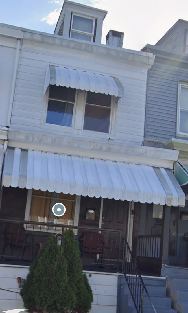 Primary Photo - 1015 Birch St