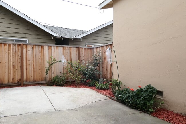 Building Photo - 2BD/1BA - Santa Clara Gem: Updated Home Ne...