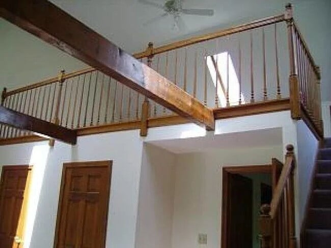Building Photo - 3 bed 1/5 bath Townhome available 8/15/25