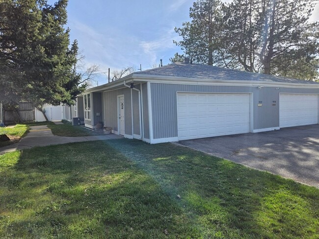 Building Photo - Great 3 Bed / 2 Bath Duplex in Millcreek