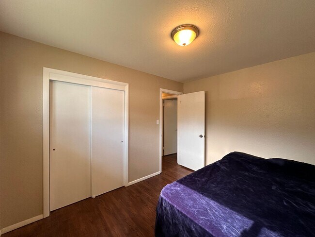 Building Photo - Main Level Living